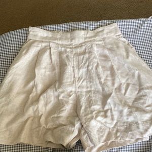 Beige flowey shorts
